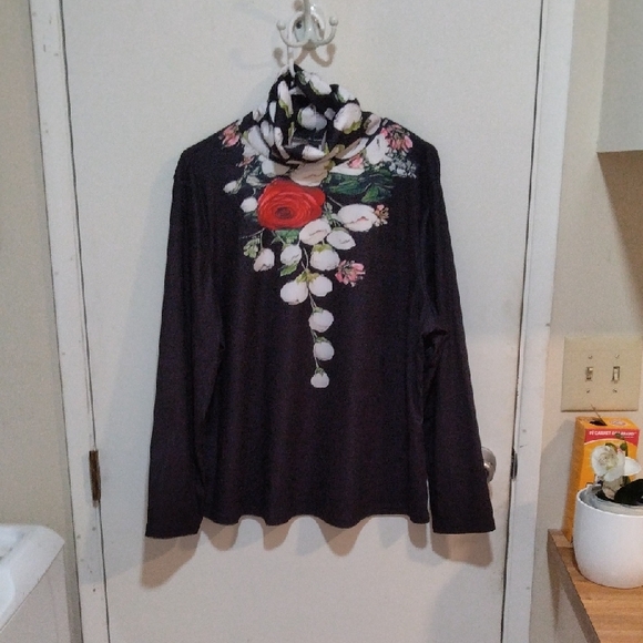 STYLEWE Black and White Floral Top - Picture 1 of 3